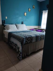 Ліжко або ліжка в номері Gables Vacation Rentals with Private Gated Parking Onsite