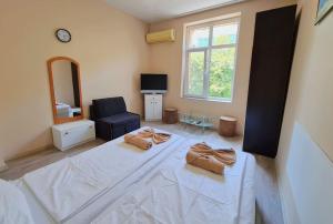 En eller flere senge i et værelse på Mateo Center