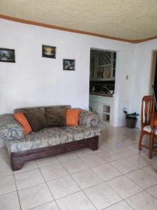 Зона вітальні в Gables Vacation Rentals with Private Gated Parking Onsite