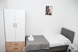 Postel nebo postele na pokoji v ubytování APARTMENTS ANDREA