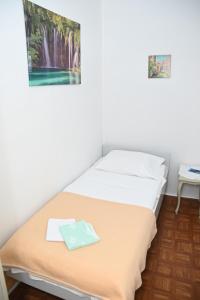 Postel nebo postele na pokoji v ubytování APARTMENTS ANDREA