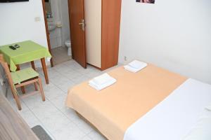 Postel nebo postele na pokoji v ubytování APARTMENTS ANDREA