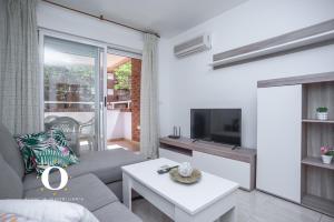 Televízia a/alebo spoločenská miestnosť v ubytovaní Holiday Deluxe Magic World Playa Coral I