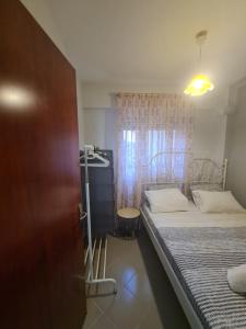 Postel nebo postele na pokoji v ubytování Makis Apartments Touzla