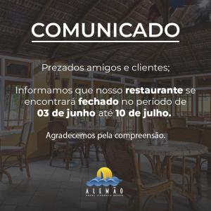een foto van een restaurant met een tafel en stoelen bij Hotel Alemão Beach de Ilhabela in Ilhabela