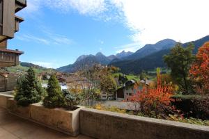 a view from the balcony of a house with mountains at Forêt C2 in Chateau-d'Oex