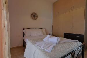 Postel nebo postele na pokoji v ubytování Zeusplace Leptokarya Seaside Apartment
