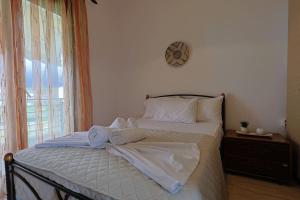 Postel nebo postele na pokoji v ubytování Zeusplace Leptokarya Seaside Apartment