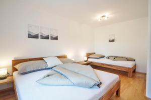 Łóżko lub łóżka w pokoju w obiekcie Apartments Kirchebnerhof