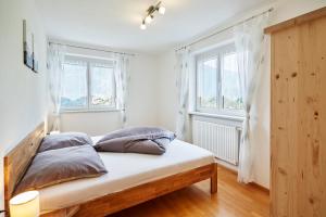 Łóżko lub łóżka w pokoju w obiekcie Apartments Kirchebnerhof