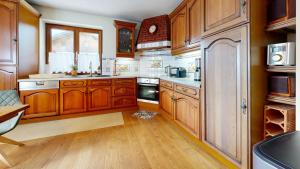 Kuchyňa alebo kuchynka v ubytovaní Ferienhaus Chalet Kitzalp