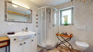Kúpeľňa v ubytovaní Ferienhaus Chalet Kitzalp + 37 fotografií