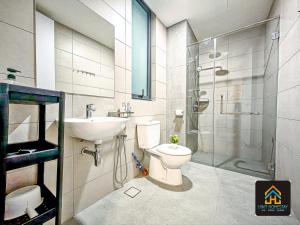 Koupelna v ubytování Medini LUXURY Suite, 3min to Legoland,3BR Netflix