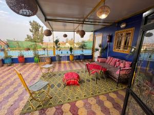 Balkón nebo terasa v ubytování Riad dar sahrawi