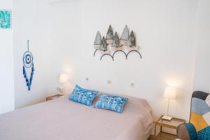 Posteľ alebo postele v izbe v ubytovaní Mimis & Connie 2