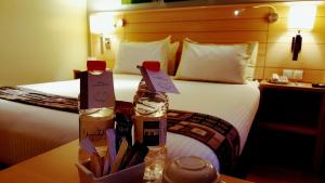 Postel nebo postele na pokoji v ubytování Crystal Hotel