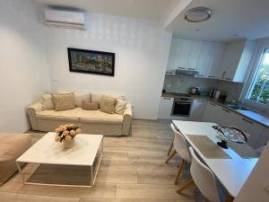 Kuchyň nebo kuchyňský kout v ubytování PatZOO Apartments