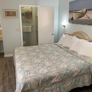 a bedroom with a large bed in a room at Roman Holiday Resort in North Wildwood +45 photos