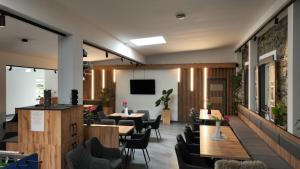 Telewizja i/lub zestaw kina domowego w obiekcie IMBACHHORN Pension in den Alpen