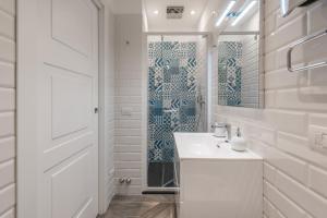 Ванная комната в Dreams House Bari City Centre +13 фотографий