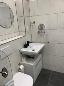 Ένα μπάνιο στο KM Apparts Wesel 4 +12 φωτογραφίες