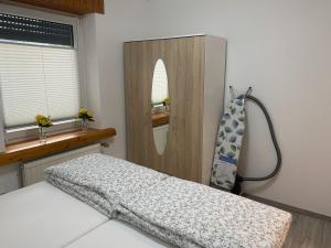 Ένα ή περισσότερα κρεβάτια σε δωμάτιο στο KM Apparts Wesel 4