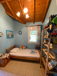 Postel nebo postele na pokoji v ubytování Platanos House
