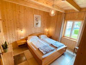 Rúm í herbergi á Haus 26 Weißbriach