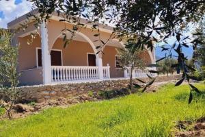 Κήπος έξω από το Elvis's vacation house