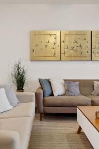 Un lugar para sentarse en Casa Seven Ocean Front with Private C hef Included