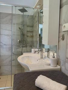 Billede fra billedgalleriet på Apartments Ema i Lovran + 35 billeder