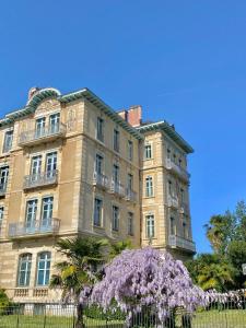 Zahrada ubytování Agréable petit gîte avec jardinet et piscine