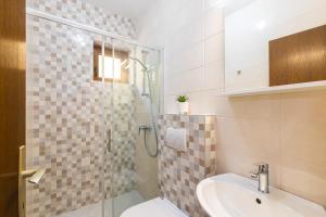 Koupelna v ubytování Apartmani Pina