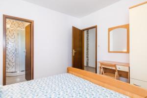 Postel nebo postele na pokoji v ubytování Apartmani Pina