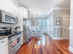 Kuchyň nebo kuchyňský kout v ubytování Family Tides Carolina Beach