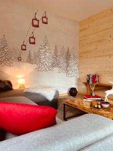 Posezení v ubytování Appartement situé en rez de jardin avec piscine privée en été
