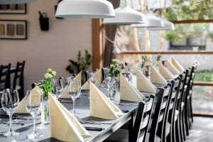 Εστιατόριο ή άλλο μέρος για φαγητό στο Dalby Hotel