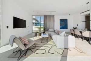 TV a/nebo společenská místnost v ubytování LIOQA Resort