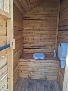 Koupelna v ubytování Tørfoss Gård, Hytte utleie, Campingvogn og bobil plasser