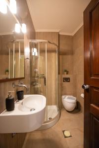 Koupelna v ubytování La Boheme Hotel