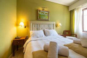 Postel nebo postele na pokoji v ubytování La Boheme Hotel