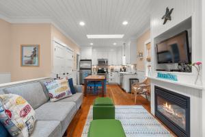 Dapur atau dapur kecil di Beachy Keen by Seabrook Hospitality