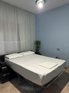 Postel nebo postele na pokoji v ubytování Vlora House