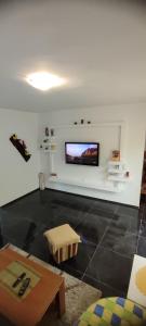 TV a/nebo společenská místnost v ubytování Apartman Kalina