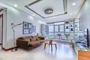 Posezení v ubytování ZORO HOME Deluxe Stunning-View Condominium Danang Center