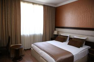 Postel nebo postele na pokoji v ubytování Smith Hotel Baku