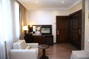 TV a/nebo společenská místnost v ubytování Smith Hotel Baku