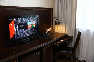 TV a/nebo společenská místnost v ubytování Smith Hotel Baku