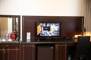 TV a/nebo společenská místnost v ubytování Smith Hotel Baku