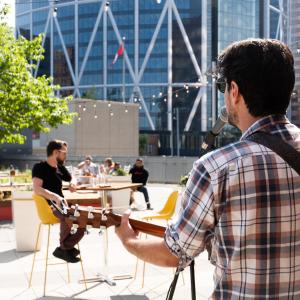 Gestir sem dvelja á Delta Hotels by Marriott Calgary Downtown